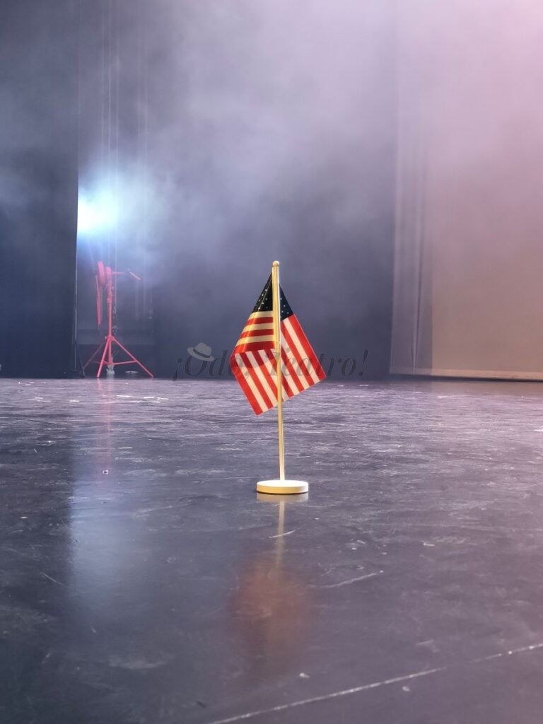 en la luna bandera y fondo ventilador