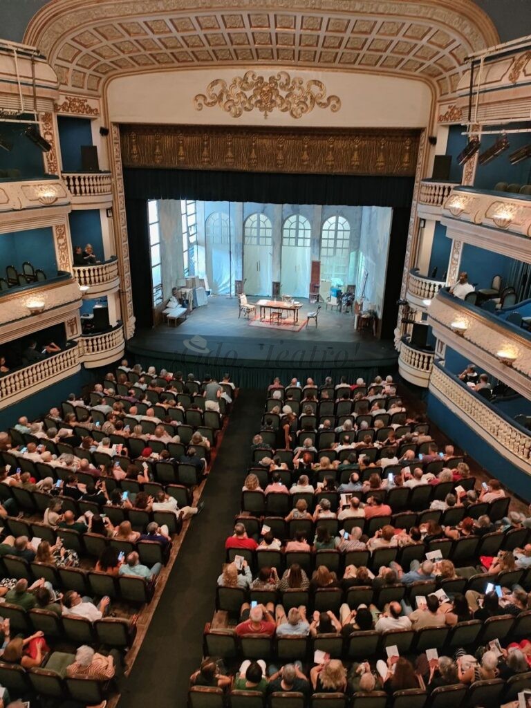 gigante escenografía principal alicante